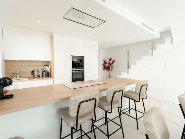 Image No.11-4 Bed Townhouse for sale