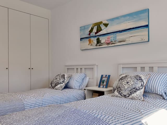 Image No.16-4 Bed Townhouse for sale