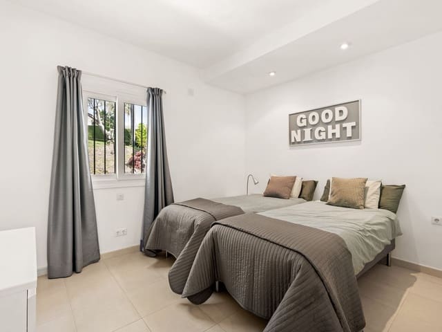 Image No.9-2 Bed Townhouse for sale