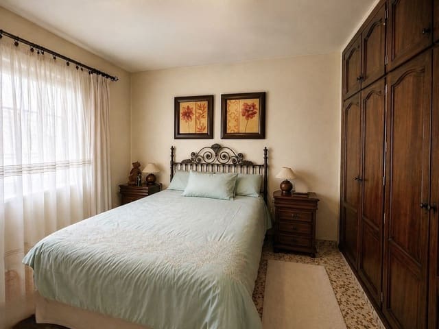 Image No.11-4 Bed Townhouse for sale