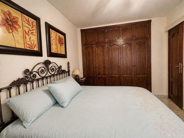 Image No.12-4 Bed Townhouse for sale