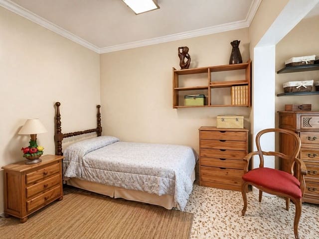 Image No.13-4 Bed Townhouse for sale