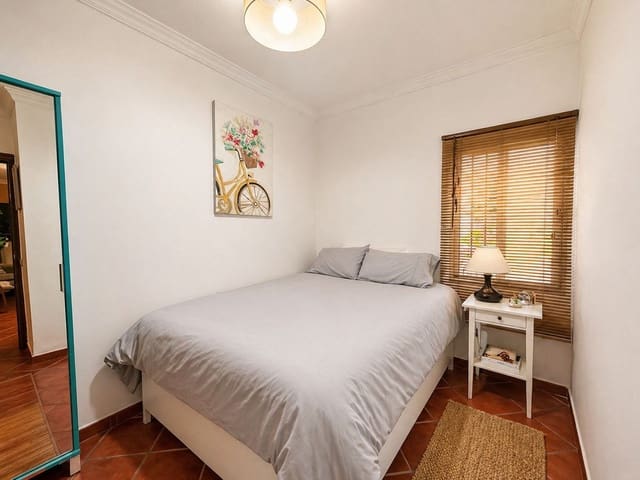 Image No.16-4 Bed Townhouse for sale