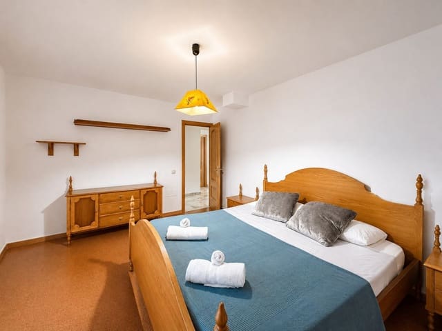Image No.12-7 Bed Villa for sale
