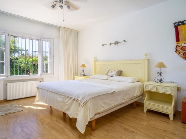 Image No.8-4 Bed Villa for sale