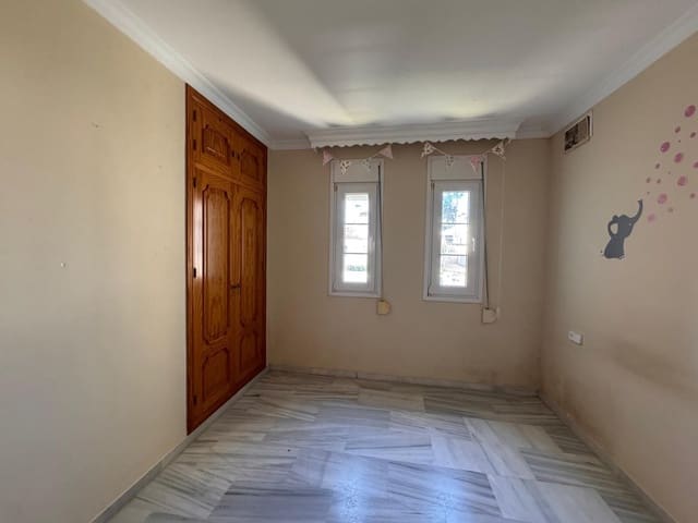Image No.8-4 Bed Villa for sale