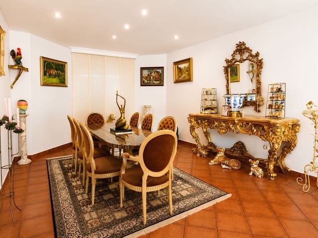 Image No.10-4 Bed Villa for sale