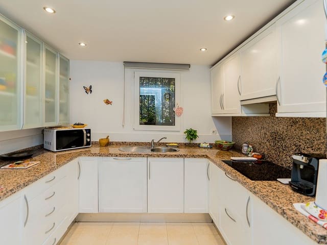 Image No.8-3 Bed Townhouse for sale