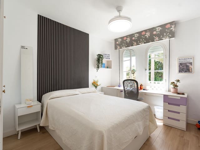 Image No.14-4 Bed Townhouse for sale