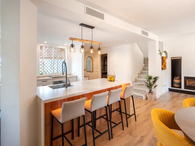 Image No.9-4 Bed Townhouse for sale