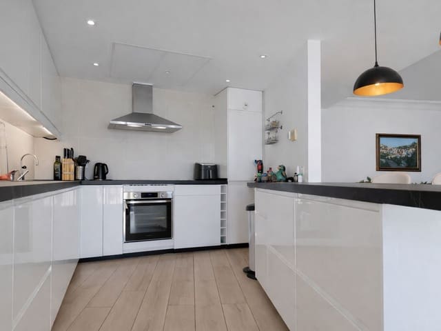 Image No.8-3 Bed Townhouse for sale