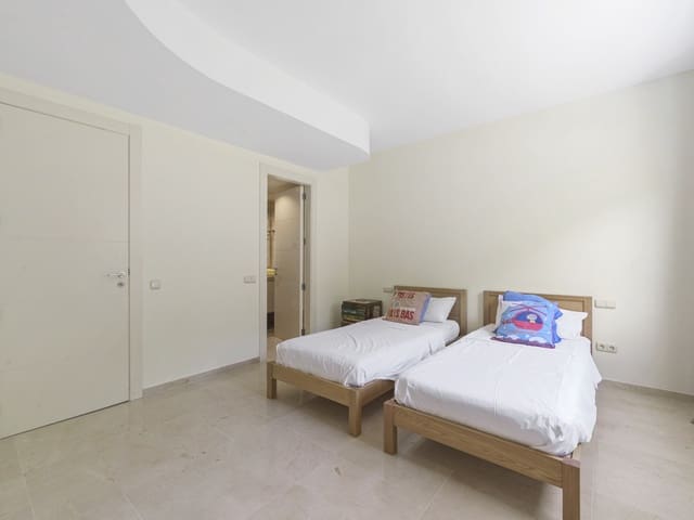 Image No.14-3 Bed Townhouse for sale