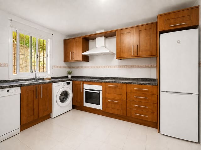 Image No.8-3 Bed Townhouse for sale
