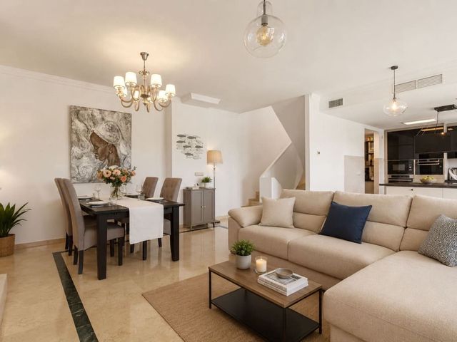 Image No.5-3 Bed Townhouse for sale