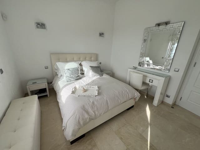 Image No.8-2 Bed Townhouse for sale