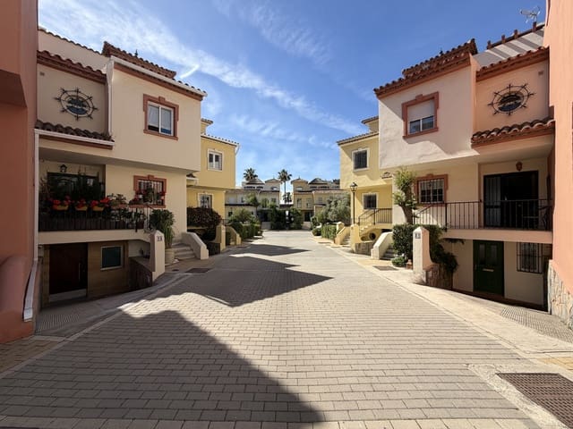 Image No.2-Maison de ville de 2 chambres à vendre à Estepona