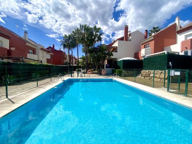 Image No.2-Maison de ville de 3 chambres à vendre à Estepona