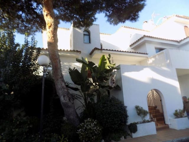 Image No.2-Maison de ville de 3 chambres à vendre à Estepona