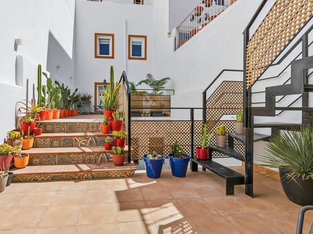 Image No.2-Maison de ville de 4 chambres à vendre à Estepona