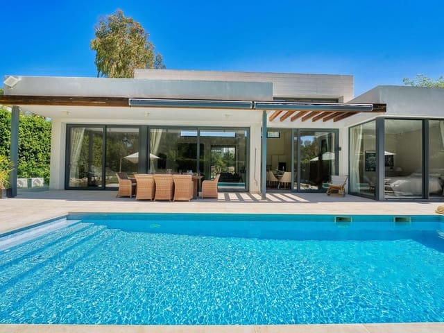 Image No.2-Villa de 4 chambres à vendre à Estepona