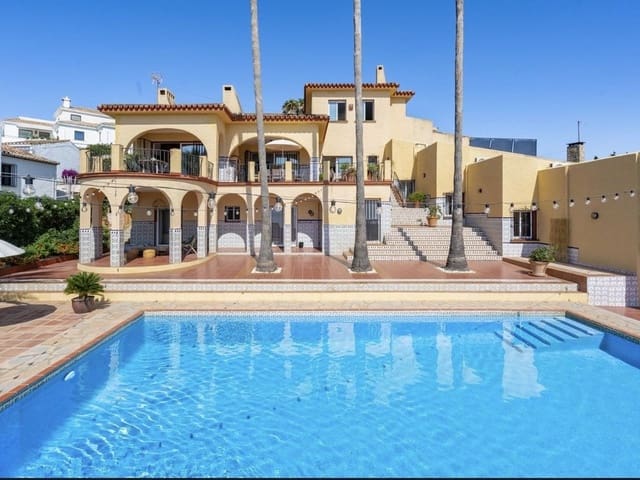 Image No.2-Villa de 7 chambres à vendre à Estepona