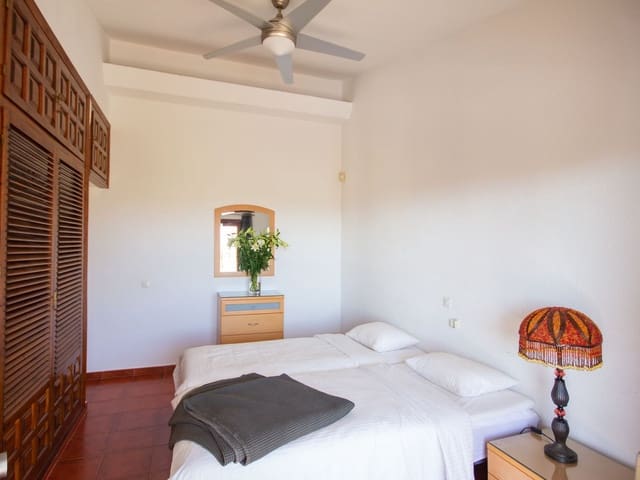 Image No.12-7 Bed Villa for sale