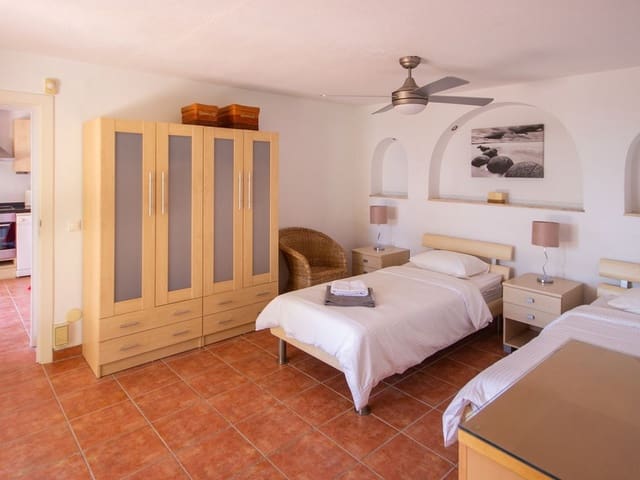 Image No.14-7 Bed Villa for sale