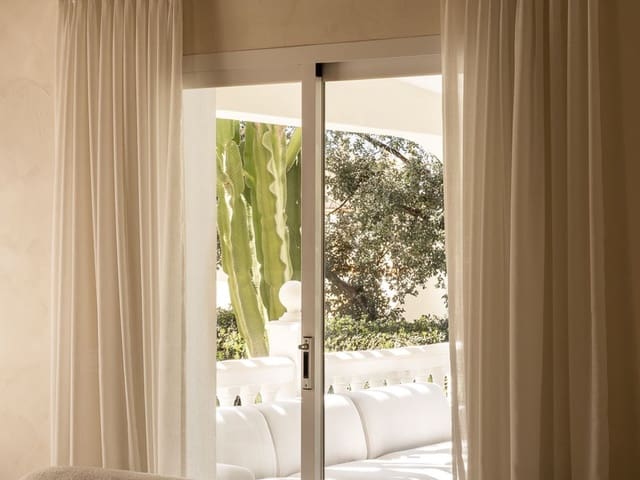 Image No.4-7 Bed Villa for sale