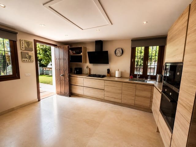 Image No.8-5 Bed Villa for sale