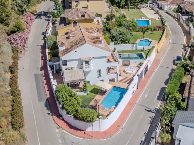 Image No.2-Villa de 4 chambres à vendre à Nueva Andalucia