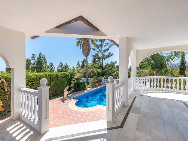 Image No.3-Villa de 3 chambres à vendre à Malaga