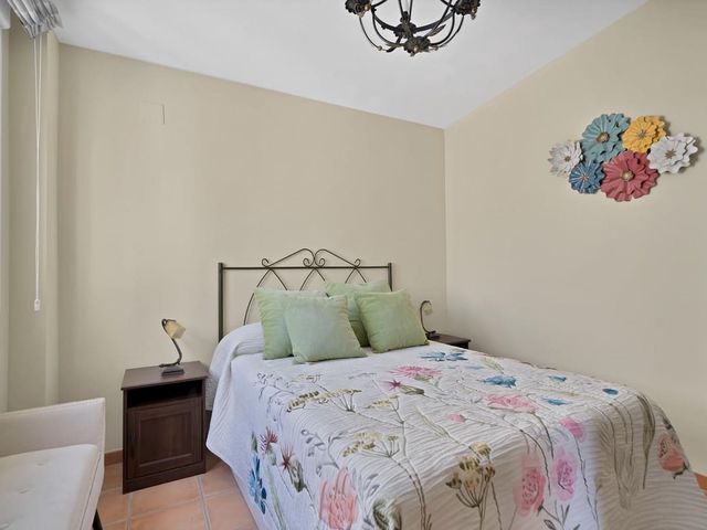 Image No.19-4 Bed Townhouse for sale