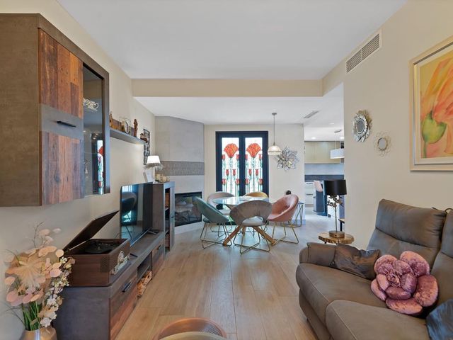 Image No.8-4 Bed Townhouse for sale
