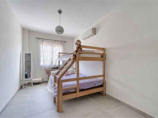 Image No.12-3 Bed Townhouse for sale
