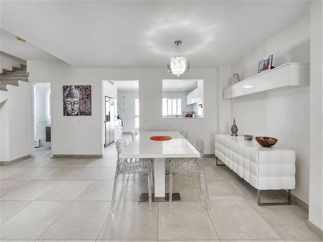 Image No.6-3 Bed Townhouse for sale