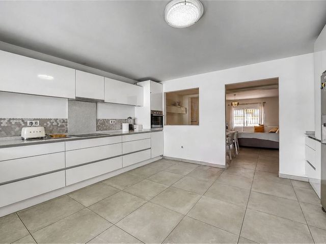Image No.9-3 Bed Townhouse for sale