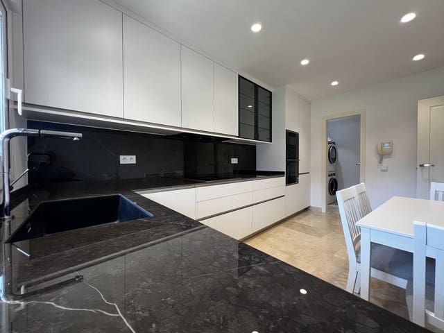 Image No.10-4 Bed Townhouse for sale