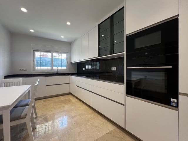 Image No.11-4 Bed Townhouse for sale