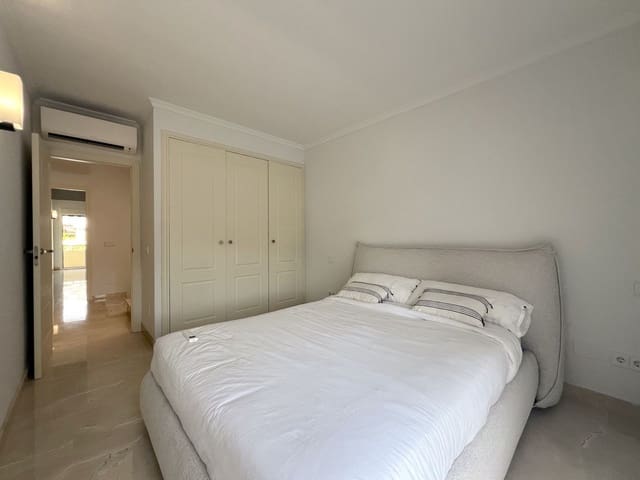 Image No.17-4 Bed Townhouse for sale