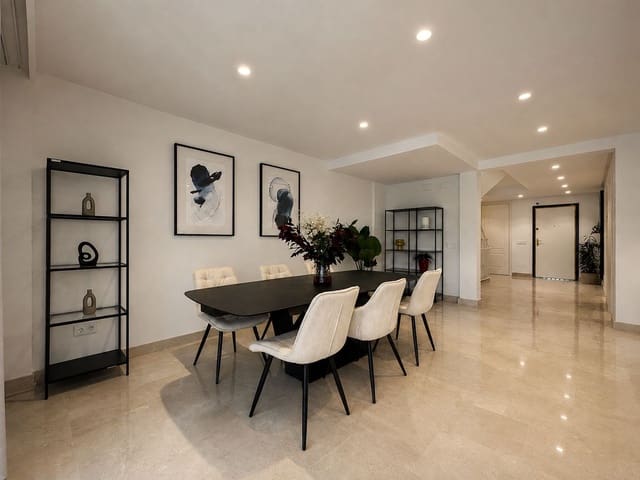 Image No.9-4 Bed Townhouse for sale