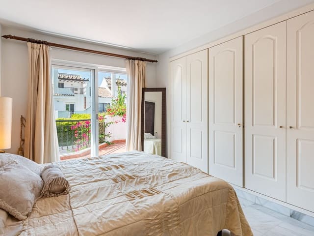 Image No.16-4 Bed Townhouse for sale