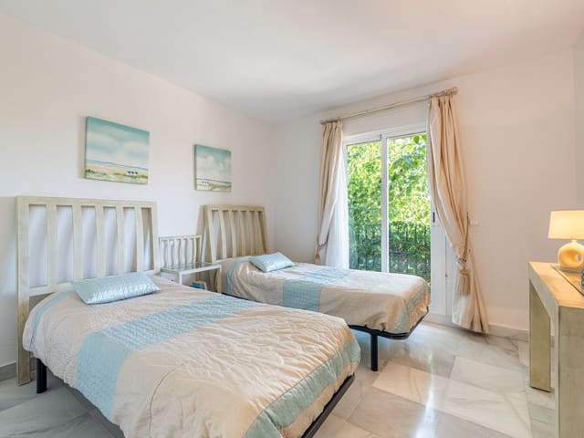Image No.17-4 Bed Townhouse for sale