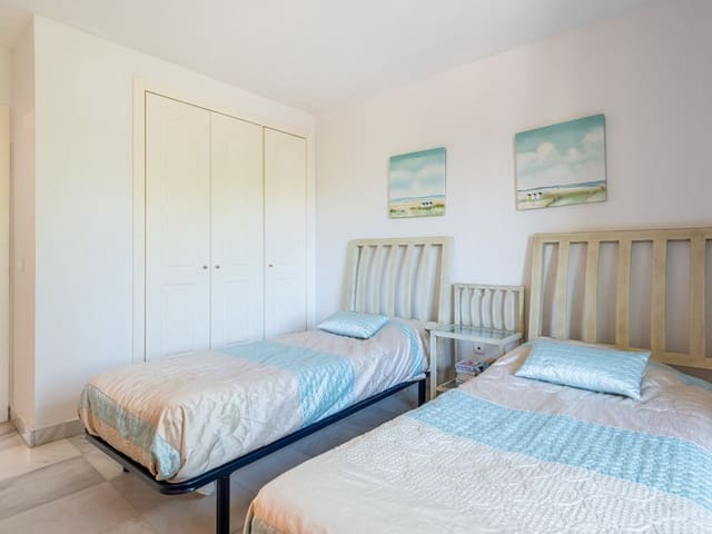 Image No.18-4 Bed Townhouse for sale
