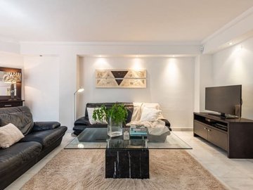 x-290370305