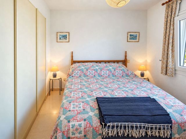 Image No.12-4 Bed Townhouse for sale