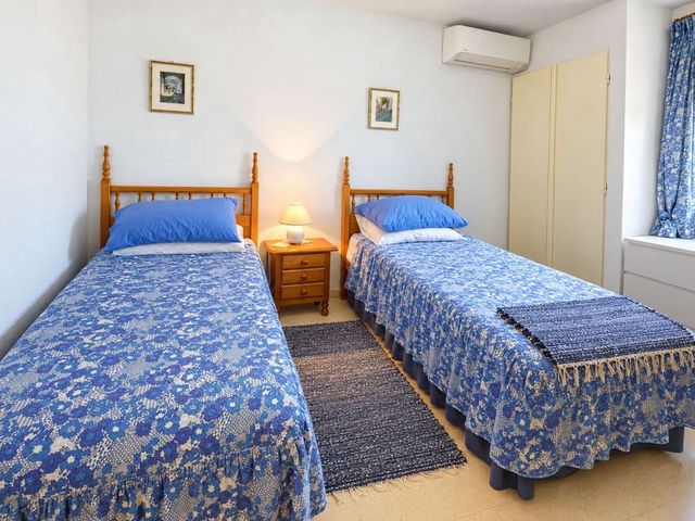 Image No.14-4 Bed Townhouse for sale