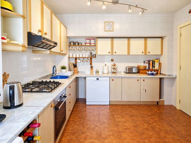 Image No.9-4 Bed Townhouse for sale