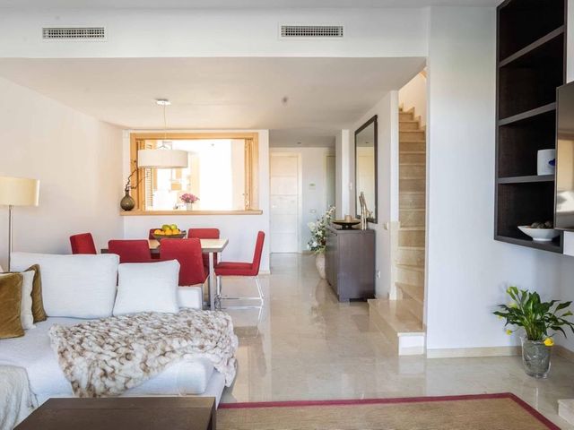 Image No.7-3 Bed Townhouse for sale