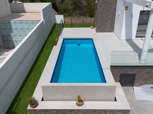 Image No.3-Villa de 4 chambres à vendre à Mijas