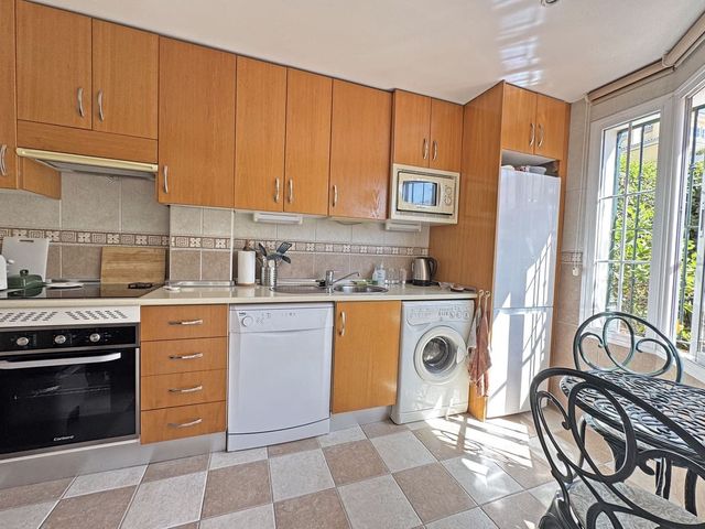 Image No.8-2 Bed Townhouse for sale